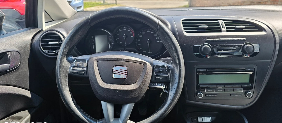 Seat Leon cena 18900 przebieg: 185350, rok produkcji 2011 z Poręba małe 352